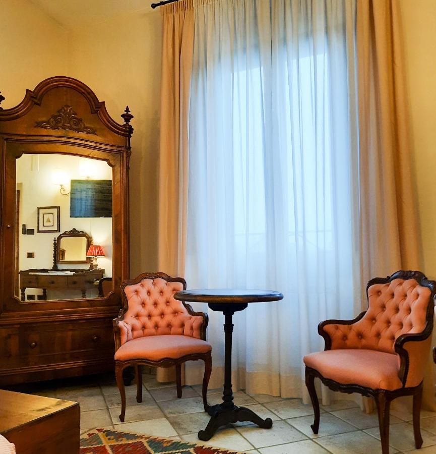 Boutique Hotel Fox'S Inn サン・ジュスティーノ・ヴァルダルノ エクステリア 写真